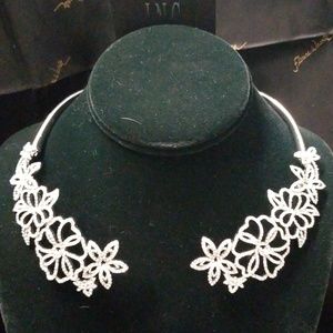 Flower collar